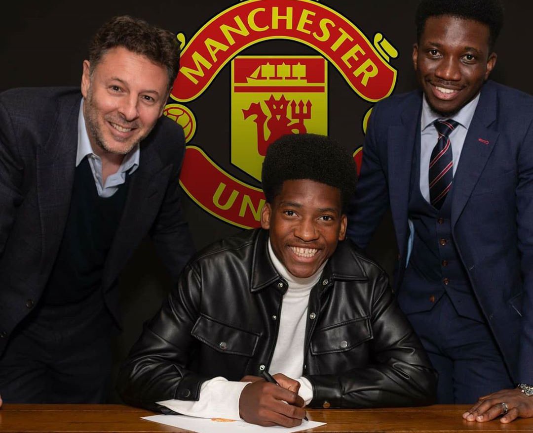 Official: Manchester United have completed the signing of Willy Kamwala from Sochaux, for a free rising to €4m.